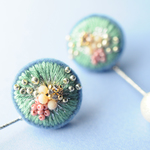 ＜lucy～イロドル惑星～＞刺繍ピアス◎エメラルドの耳飾り★ロングポスト/アレルギー対応変更可能