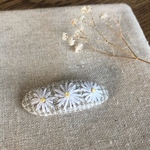 デイジー刺繍のパッチンピン