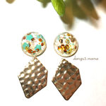 300円☆レジン花ラメ☆メタルプレートのピアス/イヤリング