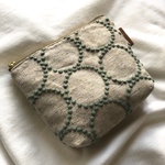 <新作>新色タンバリン ベージュ地にモスグリーン刺繍でマチありポーチ✨