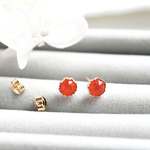 希望と成功富をもたらす石  ローズカット カーネリアン フラワースのタッドピアス　5mm ７月誕生石