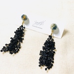 かすみ草入球体×ブラックレースイヤリング