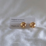 送料無料✴︎アレルギー対応✴︎再販5♡gold✴︎渦巻き チタンピアス
