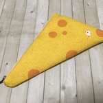 ＊SALE＊【Cheese Holes】三角フラットポーチ