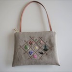 持ち手付き刺繍のポーチ（蟻）16cm