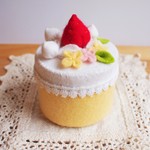 いちごのケーキ　フェルト小物入れ