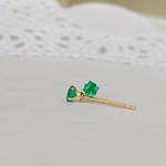 ✳︎極小✳︎14kgf✳︎エメラルド スクエア一粒ピアス