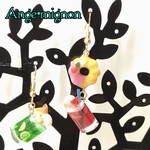 ミニチュアドリンク🍹アシンメトリーピアス/イヤリング《いちご、メロンソーダ》