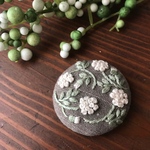 【ブローチorヘアゴムorパッチンピン】春色刺繍　コーヒー