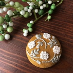 【ブローチorヘアゴムorパッチンピン】春色刺繍　マスタード
