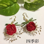 ★天然素材☆彡ソーラーフラワーの薔薇のブーケピアス イヤリング(赤)