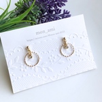 ワンコインセール　揺れるビジュー　ピアス／イヤリング