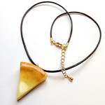 チーズケーキのレザーネックレス