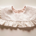 送料無料＊O M E K A S H I   b i b  cotton lace の square スタイ