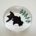 金魚の箸置き　- 黒出目金 -