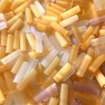 ベージュ系　竹　チェコシードビーズ