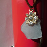 シーグラスとキラキラ花のネックレス　