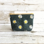 手刺繍お花の小さめポーチ(緑色)  小物入れ