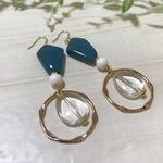 ターコイズブルーとクリアビーズの大ぶりピアス