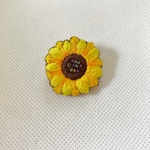ひまわりの刺繍ブローチ