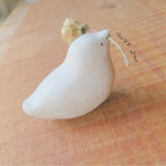 真っ白な小鳥の一輪挿し