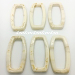 4個　べっ甲　べっこう　鼈甲　べっ甲　シェル　パーツ　素材　材料　金具　ピアス　イヤリング　アクセサリー　資材　チャーム　カン付き
