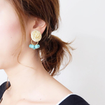 【SALE】ドイツヴィンテージフラワーカボションと2wayターコイズチャームのイヤリング・ピアス