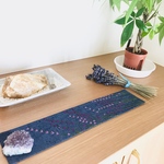 送料無料/敷物/ラベンダー（藍色の生地にラベンダー）の手刺繍藍色T019