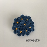青い小花のブローチ レース編み