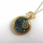 懐中時計の中はキラキラの宇宙