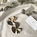 マット × ファンウェーブ ピアス/イヤリング