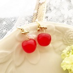 プクッとかわいい揺れるチェリー　ピアス/イヤリング
