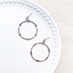 シンプルシルバーリングピアス／イヤリング交換可