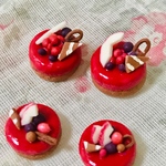 カシスのホールケーキ ピアス
