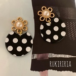 RUKIRIRIA #288 ドットピアス  ドットイヤリング フラワーピアス フラワーイヤリング  パールピアス  