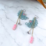 ピーコックレース×ネオンビーズピアス／イヤリング