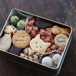 「ねこたちのメッセージ♪クッキー缶」（L）