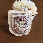 街並み刺繍ブローチ　赤