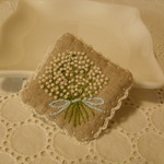 ビーズと刺繍のブローチ・送料無料