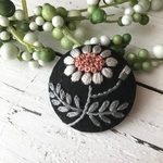 【ブローチorヘアゴムorパッチンピン】マーガレット刺繍