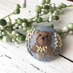 【ブローチorヘアゴムorパッチンピン】くま刺繍　 空色