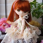 オビツ11　フラワーリース柄の女の子
