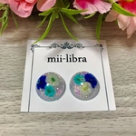 かすみ草とマジカルクリッターのピアスorイヤリング