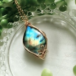 ラブラドライト　光に生み出す 木瓜結び