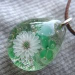 【とんぼ玉】シロツメクサとクローバーのペンダント【ガラス工芸】