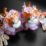 甘え上手のキャリーヌ・キャットバッグチャーム