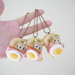 【受注制作】[羊毛フェルトのパン屋さん] うとうと柴犬さんの目玉焼きベーコントースト　ブローチ　キーホルダー　マグネット