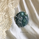 雨上がりの草花 刺繍ブローチ