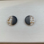 ラウンドピアス ブラック×クリア