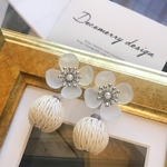 rattan ball & flower pierce